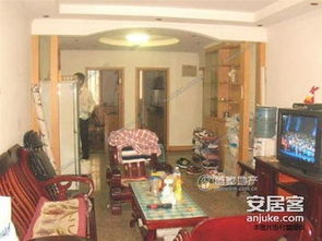 云趣園小區黃金樓層精品三居，緊鄰回龍觀公交總站，低于市場價急售